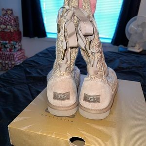 Short knit Isla UGG boots